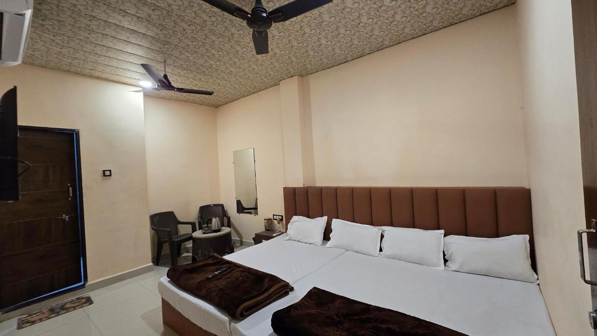 Hotel Maheshwari Green'S Удджайн Екстер'єр фото