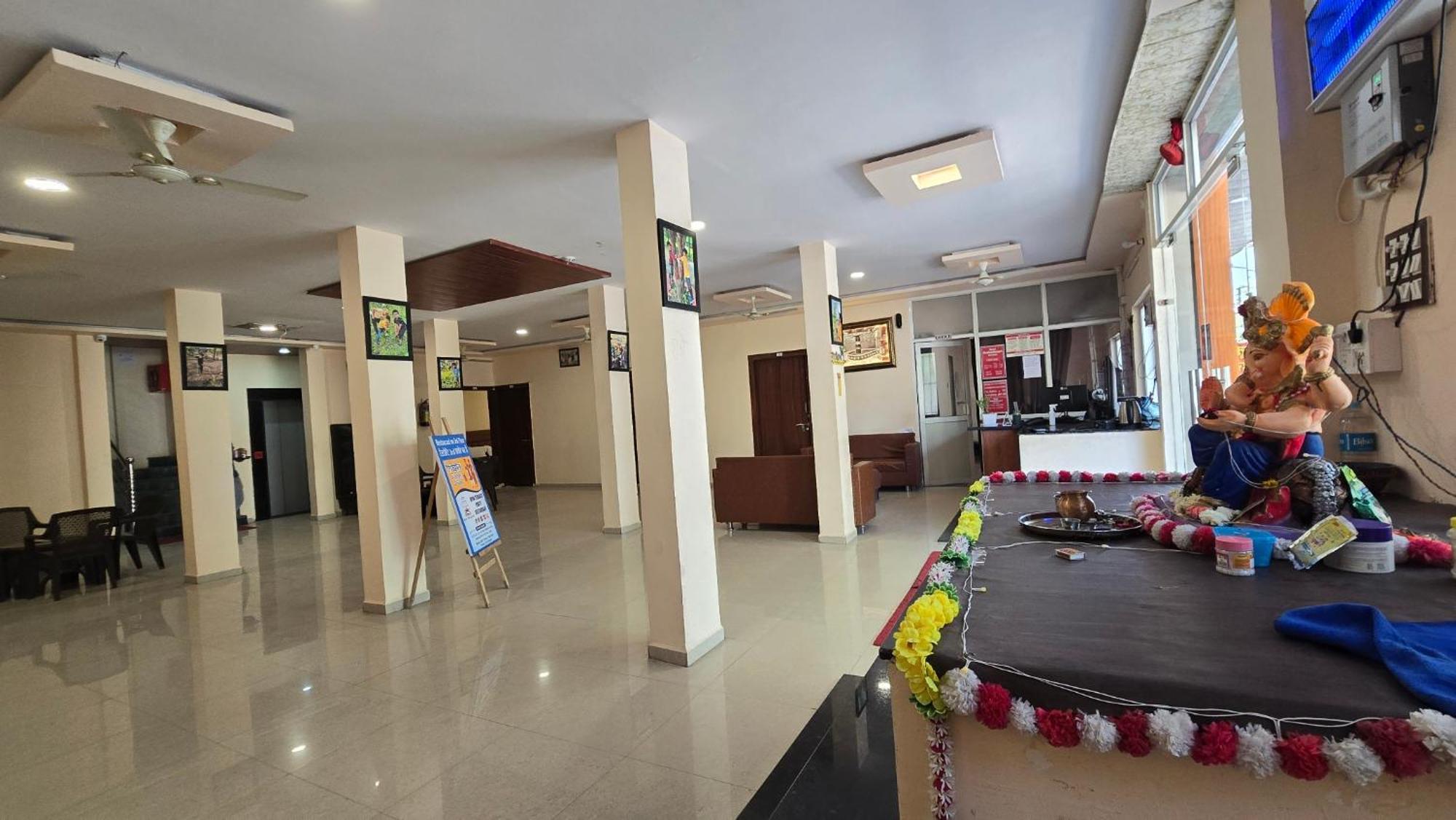 Hotel Maheshwari Green'S Удджайн Екстер'єр фото