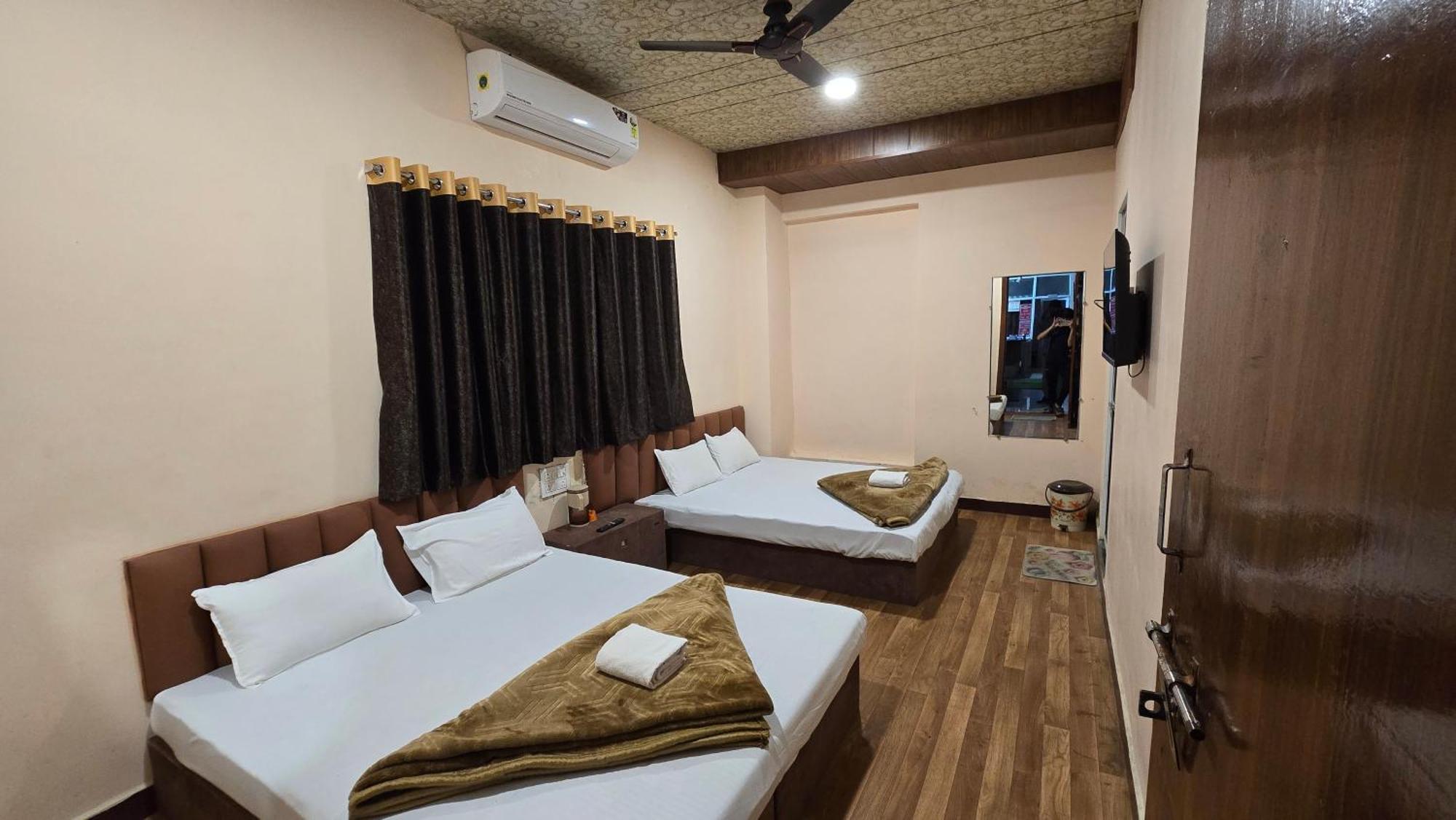 Hotel Maheshwari Green'S Удджайн Екстер'єр фото